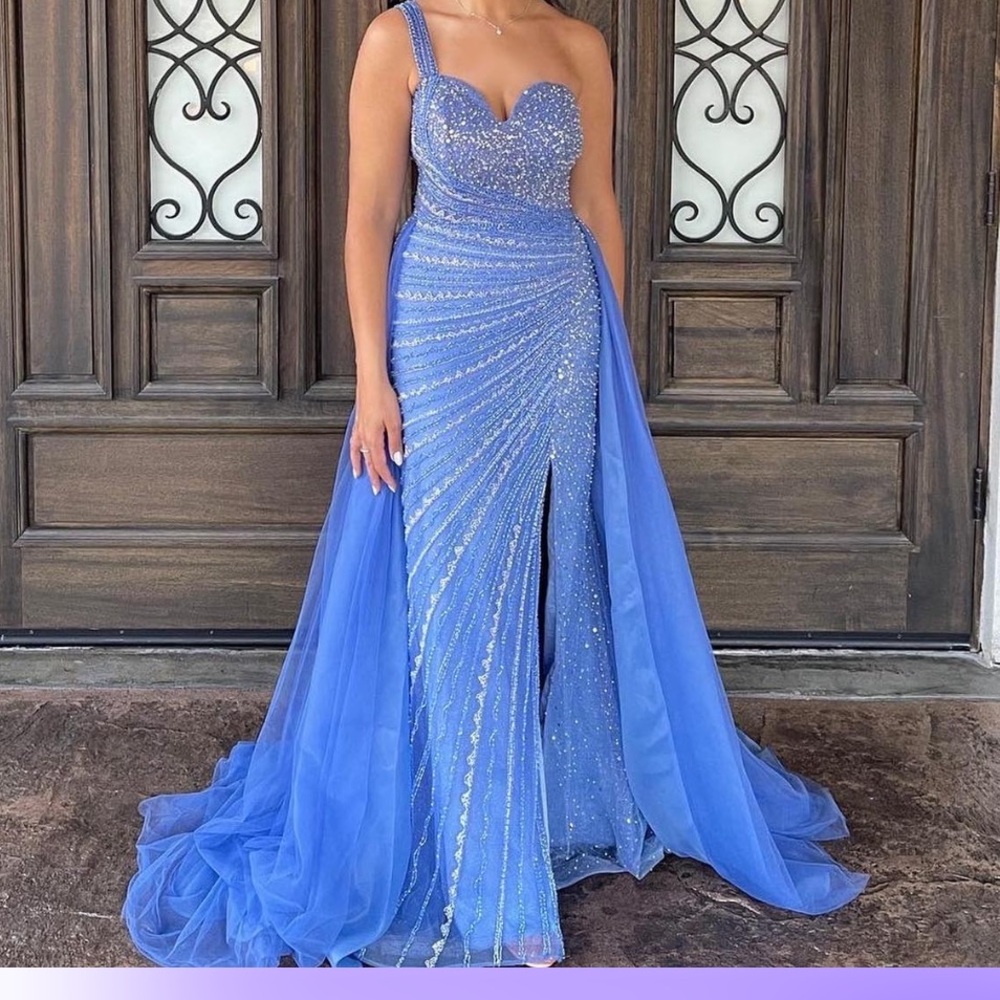 Elegant Blue Evening Gown